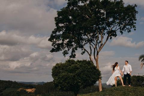 Maquiagem; Making of; Noiva; Noivo; Pré Wedding; Street Wedding; Celina Munhoz; Adriana Kruger; Manu Garcia; Camarim Madri; Wandering Wedding; São Francisco de Paula; Fotografia de Casal; Fotografia de Casamento; Pré Wedding; São Leopoldo; Belo Horizonte;'