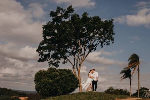 Maquiagem; Making of; Noiva; Noivo; Pré Wedding; Street Wedding; Celina Munhoz; Adriana Kruger; Manu Garcia; Camarim Madri; Wandering Wedding; São Francisco de Paula; Fotografia de Casal; Fotografia de Casamento; Pré Wedding; São Leopoldo; Belo Horizonte;'