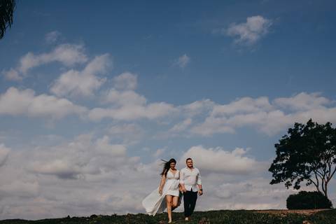 Maquiagem; Making of; Noiva; Noivo; Pré Wedding; Street Wedding; Celina Munhoz; Adriana Kruger; Manu Garcia; Camarim Madri; Wandering Wedding; São Francisco de Paula; Fotografia de Casal; Fotografia de Casamento; Pré Wedding; São Leopoldo; Belo Horizonte;'