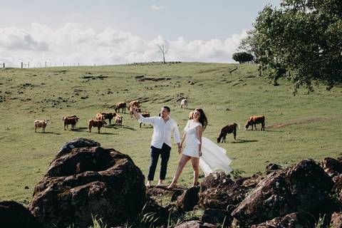 Maquiagem; Making of; Noiva; Noivo; Pré Wedding; Street Wedding; Celina Munhoz; Adriana Kruger; Manu Garcia; Camarim Madri; Wandering Wedding; São Francisco de Paula; Fotografia de Casal; Fotografia de Casamento; Pré Wedding; São Leopoldo; Belo Horizonte;'