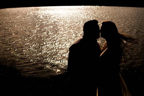 Maquiagem; Making of; Noiva; Noivo; Pré Wedding; Street Wedding; Celina Munhoz; Adriana Kruger; Manu Garcia; Camarim Madri; Wandering Wedding; São Francisco de Paula; Fotografia de Casal; Fotografia de Casamento; Pré Wedding; São Leopoldo; Belo Horizonte;'