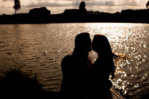 Maquiagem; Making of; Noiva; Noivo; Pré Wedding; Street Wedding; Celina Munhoz; Adriana Kruger; Manu Garcia; Camarim Madri; Wandering Wedding; São Francisco de Paula; Fotografia de Casal; Fotografia de Casamento; Pré Wedding; São Leopoldo; Belo Horizonte;'