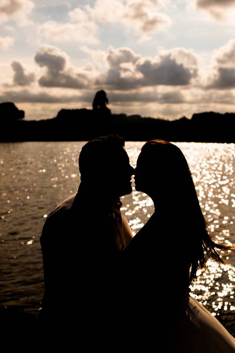 Maquiagem; Making of; Noiva; Noivo; Pré Wedding; Street Wedding; Celina Munhoz; Adriana Kruger; Manu Garcia; Camarim Madri; Wandering Wedding; São Francisco de Paula; Fotografia de Casal; Fotografia de Casamento; Pré Wedding; São Leopoldo; Belo Horizonte;'