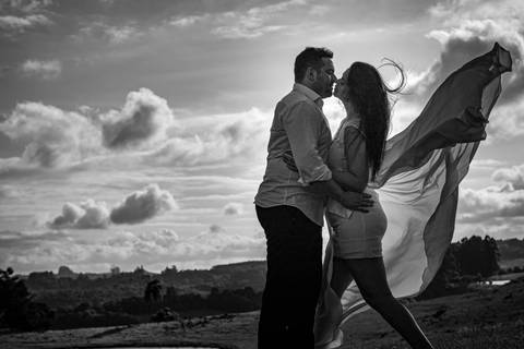 Maquiagem; Making of; Noiva; Noivo; Pré Wedding; Street Wedding; Celina Munhoz; Adriana Kruger; Manu Garcia; Camarim Madri; Wandering Wedding; São Francisco de Paula; Fotografia de Casal; Fotografia de Casamento; Pré Wedding; São Leopoldo; Belo Horizonte;'