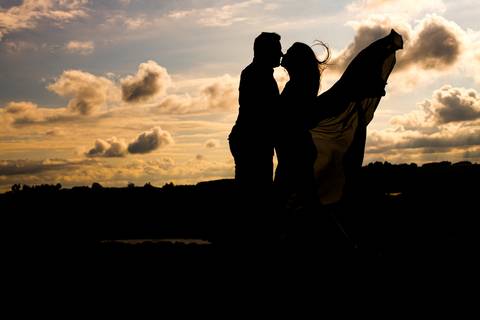 Maquiagem; Making of; Noiva; Noivo; Pré Wedding; Street Wedding; Celina Munhoz; Adriana Kruger; Manu Garcia; Camarim Madri; Wandering Wedding; São Francisco de Paula; Fotografia de Casal; Fotografia de Casamento; Pré Wedding; São Leopoldo; Belo Horizonte;'