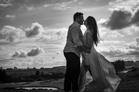 Maquiagem; Making of; Noiva; Noivo; Pré Wedding; Street Wedding; Celina Munhoz; Adriana Kruger; Manu Garcia; Camarim Madri; Wandering Wedding; São Francisco de Paula; Fotografia de Casal; Fotografia de Casamento; Pré Wedding; São Leopoldo; Belo Horizonte;'