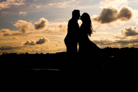 Maquiagem; Making of; Noiva; Noivo; Pré Wedding; Street Wedding; Celina Munhoz; Adriana Kruger; Manu Garcia; Camarim Madri; Wandering Wedding; São Francisco de Paula; Fotografia de Casal; Fotografia de Casamento; Pré Wedding; São Leopoldo; Belo Horizonte;'