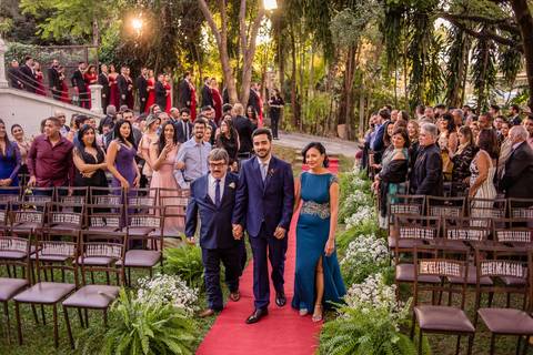 Maquiagem; Making of; Noiva; Noivo; Pré Wedding; Street Wedding; Celina Munhoz; Adriana Kruger; Manu Garcia; Camarim Madri; Wandering Wedding; São Francisco de Paula; Fotografia de Casal; Fotografia de Casamento; Pré Wedding; São Leopoldo; Belo Horizonte;'