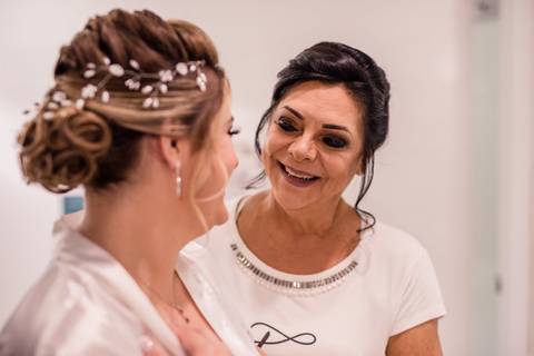 Maquiagem; Making of; Noiva; Noivo; Pré Wedding; Street Wedding; Celina Munhoz; Adriana Kruger; Manu Garcia; Camarim Madri; Wandering Wedding; São Francisco de Paula; Fotografia de Casal; Fotografia de Casamento; Pré Wedding; São Leopoldo; Belo Horizonte;'