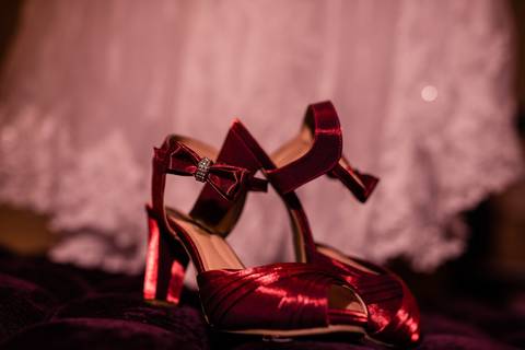 Maquiagem; Making of; Noiva; Noivo; Pré Wedding; Street Wedding; Celina Munhoz; Adriana Kruger; Manu Garcia; Camarim Madri; Wandering Wedding; São Francisco de Paula; Fotografia de Casal; Fotografia de Casamento; Pré Wedding; São Leopoldo; Belo Horizonte;'