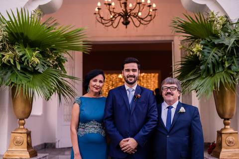Maquiagem; Making of; Noiva; Noivo; Pré Wedding; Street Wedding; Celina Munhoz; Adriana Kruger; Manu Garcia; Camarim Madri; Wandering Wedding; São Francisco de Paula; Fotografia de Casal; Fotografia de Casamento; Pré Wedding; São Leopoldo; Belo Horizonte;'