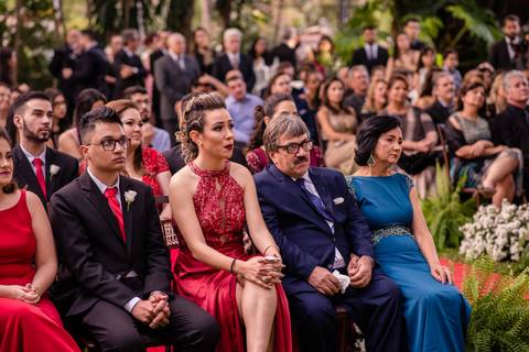 Maquiagem; Making of; Noiva; Noivo; Pré Wedding; Street Wedding; Celina Munhoz; Adriana Kruger; Manu Garcia; Camarim Madri; Wandering Wedding; São Francisco de Paula; Fotografia de Casal; Fotografia de Casamento; Pré Wedding; São Leopoldo; Belo Horizonte;'