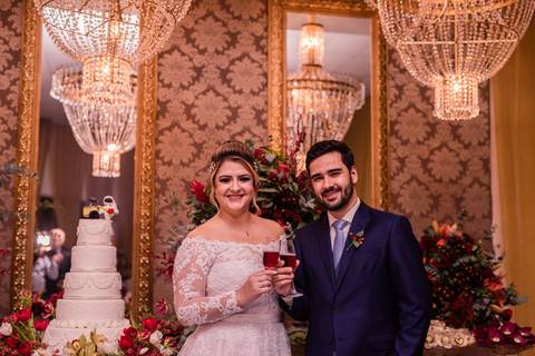 Maquiagem; Making of; Noiva; Noivo; Pré Wedding; Street Wedding; Celina Munhoz; Adriana Kruger; Manu Garcia; Camarim Madri; Wandering Wedding; São Francisco de Paula; Fotografia de Casal; Fotografia de Casamento; Pré Wedding; São Leopoldo; Belo Horizonte;'