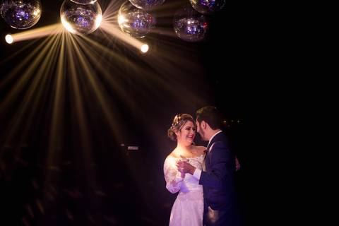 Maquiagem; Making of; Noiva; Noivo; Pré Wedding; Street Wedding; Celina Munhoz; Adriana Kruger; Manu Garcia; Camarim Madri; Wandering Wedding; São Francisco de Paula; Fotografia de Casal; Fotografia de Casamento; Pré Wedding; São Leopoldo; Belo Horizonte;'