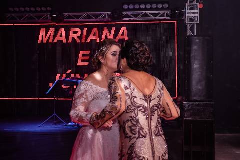 Maquiagem; Making of; Noiva; Noivo; Pré Wedding; Street Wedding; Celina Munhoz; Adriana Kruger; Manu Garcia; Camarim Madri; Wandering Wedding; São Francisco de Paula; Fotografia de Casal; Fotografia de Casamento; Pré Wedding; São Leopoldo; Belo Horizonte;'