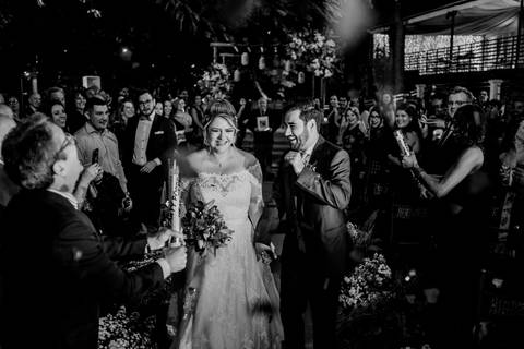 Maquiagem; Making of; Noiva; Noivo; Pré Wedding; Street Wedding; Celina Munhoz; Adriana Kruger; Manu Garcia; Camarim Madri; Wandering Wedding; São Francisco de Paula; Fotografia de Casal; Fotografia de Casamento; Pré Wedding; São Leopoldo; Belo Horizonte;'