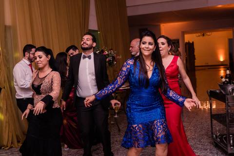 Maquiagem; Making of; Noiva; Noivo; Pré Wedding; Street Wedding; Celina Munhoz; Adriana Kruger; Manu Garcia; Camarim Madri; Wandering Wedding; São Francisco de Paula; Fotografia de Casal; Fotografia de Casamento; Pré Wedding; São Leopoldo; Belo Horizonte;'