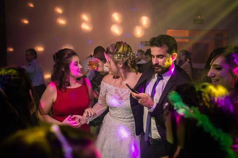 Maquiagem; Making of; Noiva; Noivo; Pré Wedding; Street Wedding; Celina Munhoz; Adriana Kruger; Manu Garcia; Camarim Madri; Wandering Wedding; São Francisco de Paula; Fotografia de Casal; Fotografia de Casamento; Pré Wedding; São Leopoldo; Belo Horizonte;'