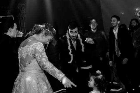 Maquiagem; Making of; Noiva; Noivo; Pré Wedding; Street Wedding; Celina Munhoz; Adriana Kruger; Manu Garcia; Camarim Madri; Wandering Wedding; São Francisco de Paula; Fotografia de Casal; Fotografia de Casamento; Pré Wedding; São Leopoldo; Belo Horizonte;'