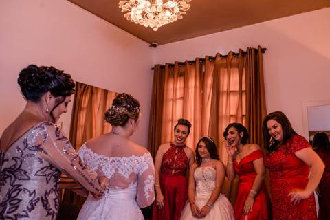 Maquiagem; Making of; Noiva; Noivo; Pré Wedding; Street Wedding; Celina Munhoz; Adriana Kruger; Manu Garcia; Camarim Madri; Wandering Wedding; São Francisco de Paula; Fotografia de Casal; Fotografia de Casamento; Pré Wedding; São Leopoldo; Belo Horizonte;'