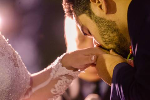 Maquiagem; Making of; Noiva; Noivo; Pré Wedding; Street Wedding; Celina Munhoz; Adriana Kruger; Manu Garcia; Camarim Madri; Wandering Wedding; São Francisco de Paula; Fotografia de Casal; Fotografia de Casamento; Pré Wedding; São Leopoldo; Belo Horizonte;'
