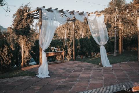 Maquiagem; Making of; Noiva; Noivo; Pré Wedding; Street Wedding; Celina Munhoz; Adriana Kruger; Manu Garcia; Camarim Madri; Wandering Wedding; São Francisco de Paula; Fotografia de Casal; Fotografia de Casamento; Pré Wedding; São Leopoldo; Belo Horizonte;'