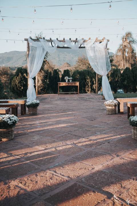 Maquiagem; Making of; Noiva; Noivo; Pré Wedding; Street Wedding; Celina Munhoz; Adriana Kruger; Manu Garcia; Camarim Madri; Wandering Wedding; São Francisco de Paula; Fotografia de Casal; Fotografia de Casamento; Pré Wedding; São Leopoldo; Belo Horizonte;'