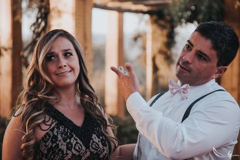 Maquiagem; Making of; Noiva; Noivo; Pré Wedding; Street Wedding; Celina Munhoz; Adriana Kruger; Manu Garcia; Camarim Madri; Wandering Wedding; São Francisco de Paula; Fotografia de Casal; Fotografia de Casamento; Pré Wedding; São Leopoldo; Belo Horizonte;'