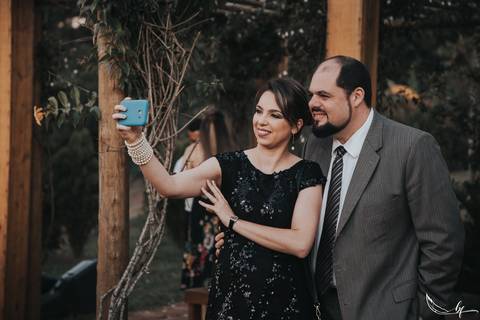 Maquiagem; Making of; Noiva; Noivo; Pré Wedding; Street Wedding; Celina Munhoz; Adriana Kruger; Manu Garcia; Camarim Madri; Wandering Wedding; São Francisco de Paula; Fotografia de Casal; Fotografia de Casamento; Pré Wedding; São Leopoldo; Belo Horizonte;'