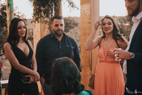 Maquiagem; Making of; Noiva; Noivo; Pré Wedding; Street Wedding; Celina Munhoz; Adriana Kruger; Manu Garcia; Camarim Madri; Wandering Wedding; São Francisco de Paula; Fotografia de Casal; Fotografia de Casamento; Pré Wedding; São Leopoldo; Belo Horizonte;'