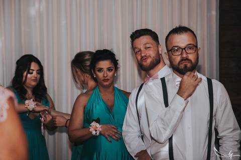 Maquiagem; Making of; Noiva; Noivo; Pré Wedding; Street Wedding; Celina Munhoz; Adriana Kruger; Manu Garcia; Camarim Madri; Wandering Wedding; São Francisco de Paula; Fotografia de Casal; Fotografia de Casamento; Pré Wedding; São Leopoldo; Belo Horizonte;'