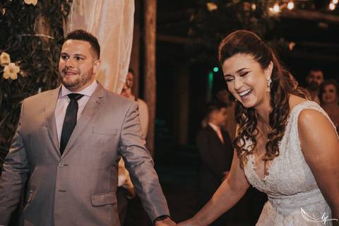 Maquiagem; Making of; Noiva; Noivo; Pré Wedding; Street Wedding; Celina Munhoz; Adriana Kruger; Manu Garcia; Camarim Madri; Wandering Wedding; São Francisco de Paula; Fotografia de Casal; Fotografia de Casamento; Pré Wedding; São Leopoldo; Belo Horizonte;'