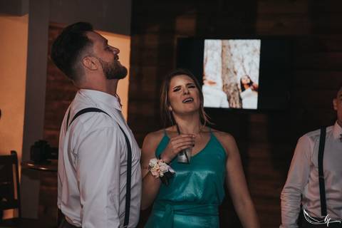 Maquiagem; Making of; Noiva; Noivo; Pré Wedding; Street Wedding; Celina Munhoz; Adriana Kruger; Manu Garcia; Camarim Madri; Wandering Wedding; São Francisco de Paula; Fotografia de Casal; Fotografia de Casamento; Pré Wedding; São Leopoldo; Belo Horizonte;'