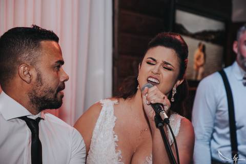 Maquiagem; Making of; Noiva; Noivo; Pré Wedding; Street Wedding; Celina Munhoz; Adriana Kruger; Manu Garcia; Camarim Madri; Wandering Wedding; São Francisco de Paula; Fotografia de Casal; Fotografia de Casamento; Pré Wedding; São Leopoldo; Belo Horizonte;'