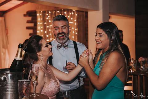 Maquiagem; Making of; Noiva; Noivo; Pré Wedding; Street Wedding; Celina Munhoz; Adriana Kruger; Manu Garcia; Camarim Madri; Wandering Wedding; São Francisco de Paula; Fotografia de Casal; Fotografia de Casamento; Pré Wedding; São Leopoldo; Belo Horizonte;'