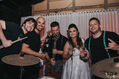 Maquiagem; Making of; Noiva; Noivo; Pré Wedding; Street Wedding; Celina Munhoz; Adriana Kruger; Manu Garcia; Camarim Madri; Wandering Wedding; São Francisco de Paula; Fotografia de Casal; Fotografia de Casamento; Pré Wedding; São Leopoldo; Belo Horizonte;'