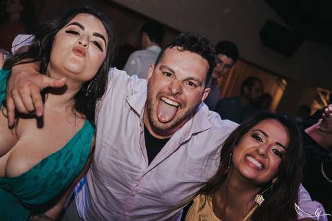 Maquiagem; Making of; Noiva; Noivo; Pré Wedding; Street Wedding; Celina Munhoz; Adriana Kruger; Manu Garcia; Camarim Madri; Wandering Wedding; São Francisco de Paula; Fotografia de Casal; Fotografia de Casamento; Pré Wedding; São Leopoldo; Belo Horizonte;'