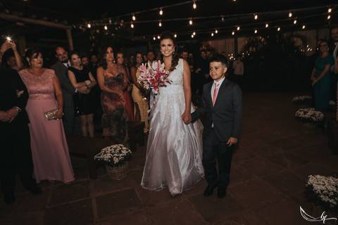 Maquiagem; Making of; Noiva; Noivo; Pré Wedding; Street Wedding; Celina Munhoz; Adriana Kruger; Manu Garcia; Camarim Madri; Wandering Wedding; São Francisco de Paula; Fotografia de Casal; Fotografia de Casamento; Pré Wedding; São Leopoldo; Belo Horizonte;'