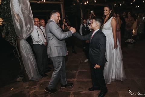 Maquiagem; Making of; Noiva; Noivo; Pré Wedding; Street Wedding; Celina Munhoz; Adriana Kruger; Manu Garcia; Camarim Madri; Wandering Wedding; São Francisco de Paula; Fotografia de Casal; Fotografia de Casamento; Pré Wedding; São Leopoldo; Belo Horizonte;'