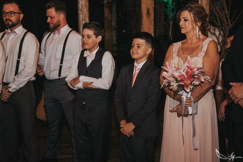 Maquiagem; Making of; Noiva; Noivo; Pré Wedding; Street Wedding; Celina Munhoz; Adriana Kruger; Manu Garcia; Camarim Madri; Wandering Wedding; São Francisco de Paula; Fotografia de Casal; Fotografia de Casamento; Pré Wedding; São Leopoldo; Belo Horizonte;'