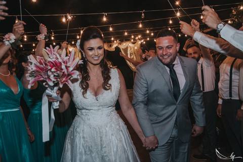 Maquiagem; Making of; Noiva; Noivo; Pré Wedding; Street Wedding; Celina Munhoz; Adriana Kruger; Manu Garcia; Camarim Madri; Wandering Wedding; São Francisco de Paula; Fotografia de Casal; Fotografia de Casamento; Pré Wedding; São Leopoldo; Belo Horizonte;'