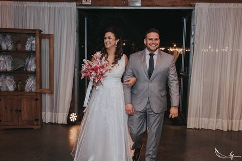 Maquiagem; Making of; Noiva; Noivo; Pré Wedding; Street Wedding; Celina Munhoz; Adriana Kruger; Manu Garcia; Camarim Madri; Wandering Wedding; São Francisco de Paula; Fotografia de Casal; Fotografia de Casamento; Pré Wedding; São Leopoldo; Belo Horizonte;'