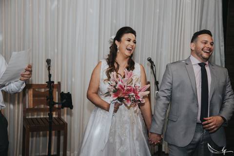 Maquiagem; Making of; Noiva; Noivo; Pré Wedding; Street Wedding; Celina Munhoz; Adriana Kruger; Manu Garcia; Camarim Madri; Wandering Wedding; São Francisco de Paula; Fotografia de Casal; Fotografia de Casamento; Pré Wedding; São Leopoldo; Belo Horizonte;'