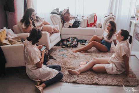 Maquiagem; Making of; Noiva; Noivo; Pré Wedding; Street Wedding; Celina Munhoz; Adriana Kruger; Manu Garcia; Camarim Madri; Wandering Wedding; São Francisco de Paula; Fotografia de Casal; Fotografia de Casamento; Pré Wedding; São Leopoldo; Belo Horizonte;'