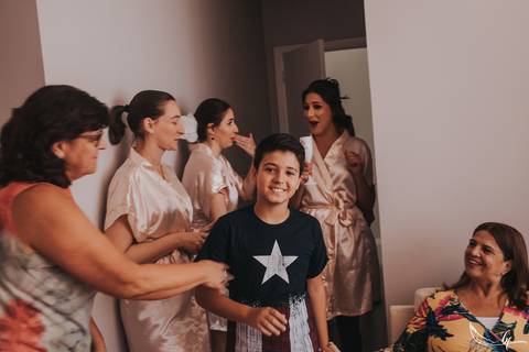 Maquiagem; Making of; Noiva; Noivo; Pré Wedding; Street Wedding; Celina Munhoz; Adriana Kruger; Manu Garcia; Camarim Madri; Wandering Wedding; São Francisco de Paula; Fotografia de Casal; Fotografia de Casamento; Pré Wedding; São Leopoldo; Belo Horizonte;'