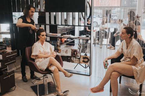 Maquiagem; Making of; Noiva; Noivo; Pré Wedding; Street Wedding; Celina Munhoz; Adriana Kruger; Manu Garcia; Camarim Madri; Wandering Wedding; São Francisco de Paula; Fotografia de Casal; Fotografia de Casamento; Pré Wedding; São Leopoldo; Belo Horizonte;'