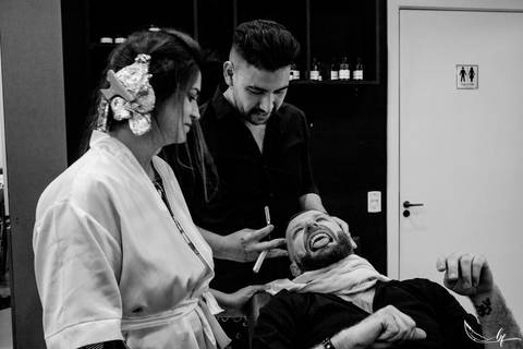 Maquiagem; Making of; Noiva; Noivo; Pré Wedding; Street Wedding; Celina Munhoz; Adriana Kruger; Manu Garcia; Camarim Madri; Wandering Wedding; São Francisco de Paula; Fotografia de Casal; Fotografia de Casamento; Pré Wedding; São Leopoldo; Belo Horizonte;'