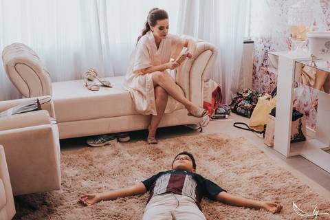 Maquiagem; Making of; Noiva; Noivo; Pré Wedding; Street Wedding; Celina Munhoz; Adriana Kruger; Manu Garcia; Camarim Madri; Wandering Wedding; São Francisco de Paula; Fotografia de Casal; Fotografia de Casamento; Pré Wedding; São Leopoldo; Belo Horizonte;'