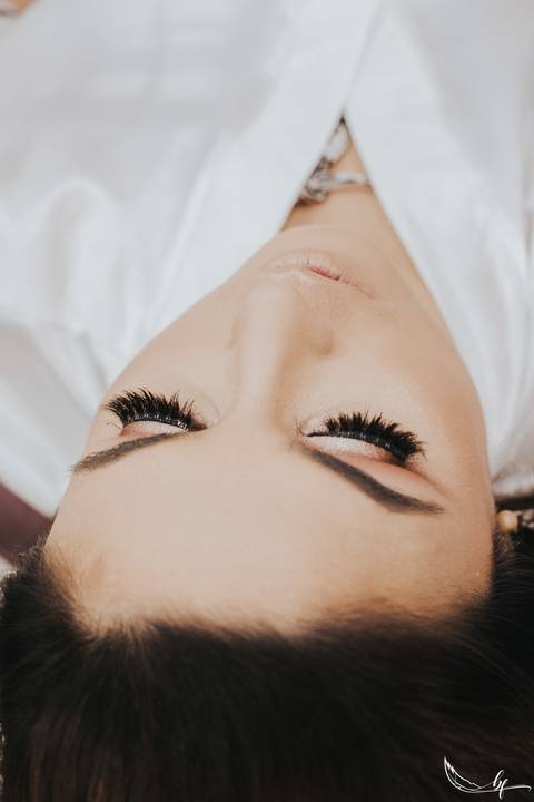 Maquiagem; Making of; Noiva; Noivo; Pré Wedding; Street Wedding; Celina Munhoz; Adriana Kruger; Manu Garcia; Camarim Madri; Wandering Wedding; São Francisco de Paula; Fotografia de Casal; Fotografia de Casamento; Pré Wedding; São Leopoldo; Belo Horizonte;'