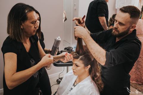 Maquiagem; Making of; Noiva; Noivo; Pré Wedding; Street Wedding; Celina Munhoz; Adriana Kruger; Manu Garcia; Camarim Madri; Wandering Wedding; São Francisco de Paula; Fotografia de Casal; Fotografia de Casamento; Pré Wedding; São Leopoldo; Belo Horizonte;'